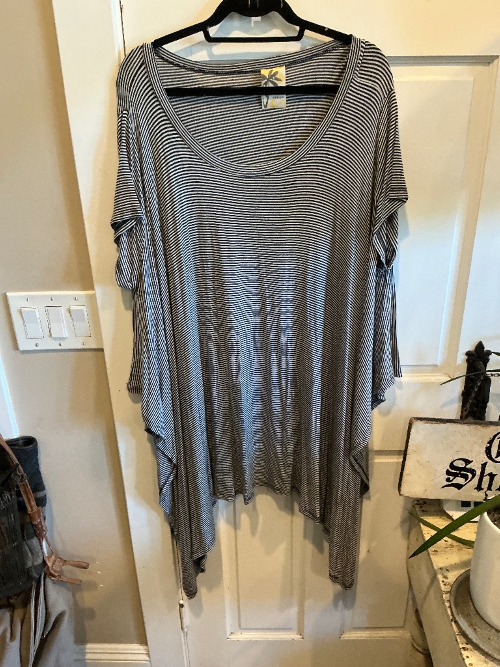 Lily Blu Beach oversized pullover top! Size large